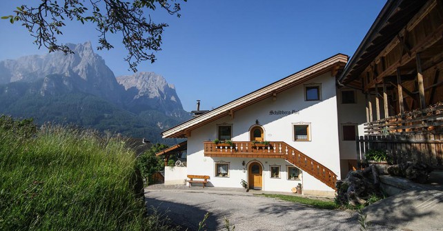 Der Schildberghof mit Ferienwohnungen am Fuße des Schlern